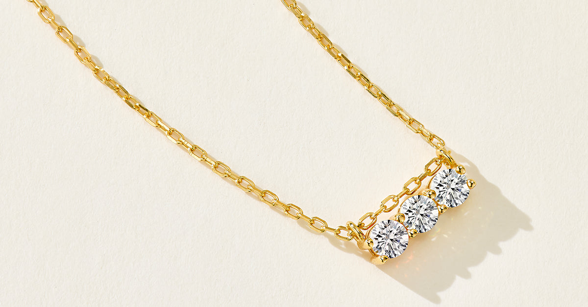 How Perfume, Lotion and Sunscreen Affect Jewelry