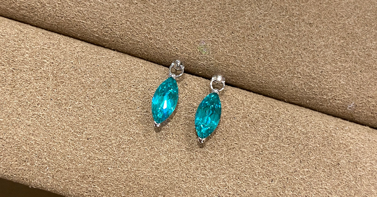 Hoop Earrings vs Stud Earrings