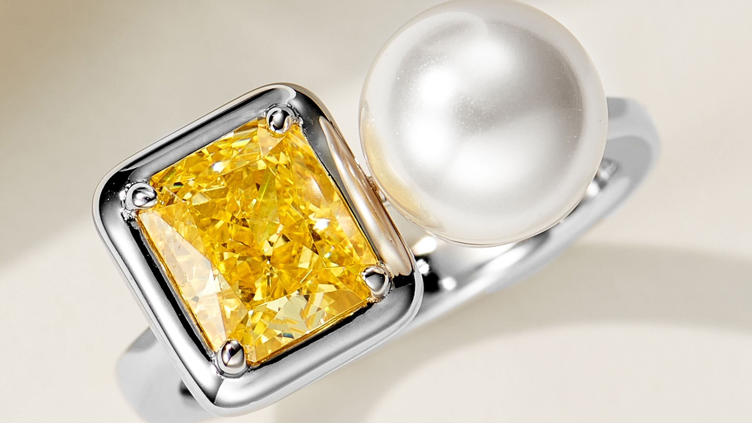 Summer Silver Jewelry Care Guide: Keep Your Pieces Shiny Through the Humid Season