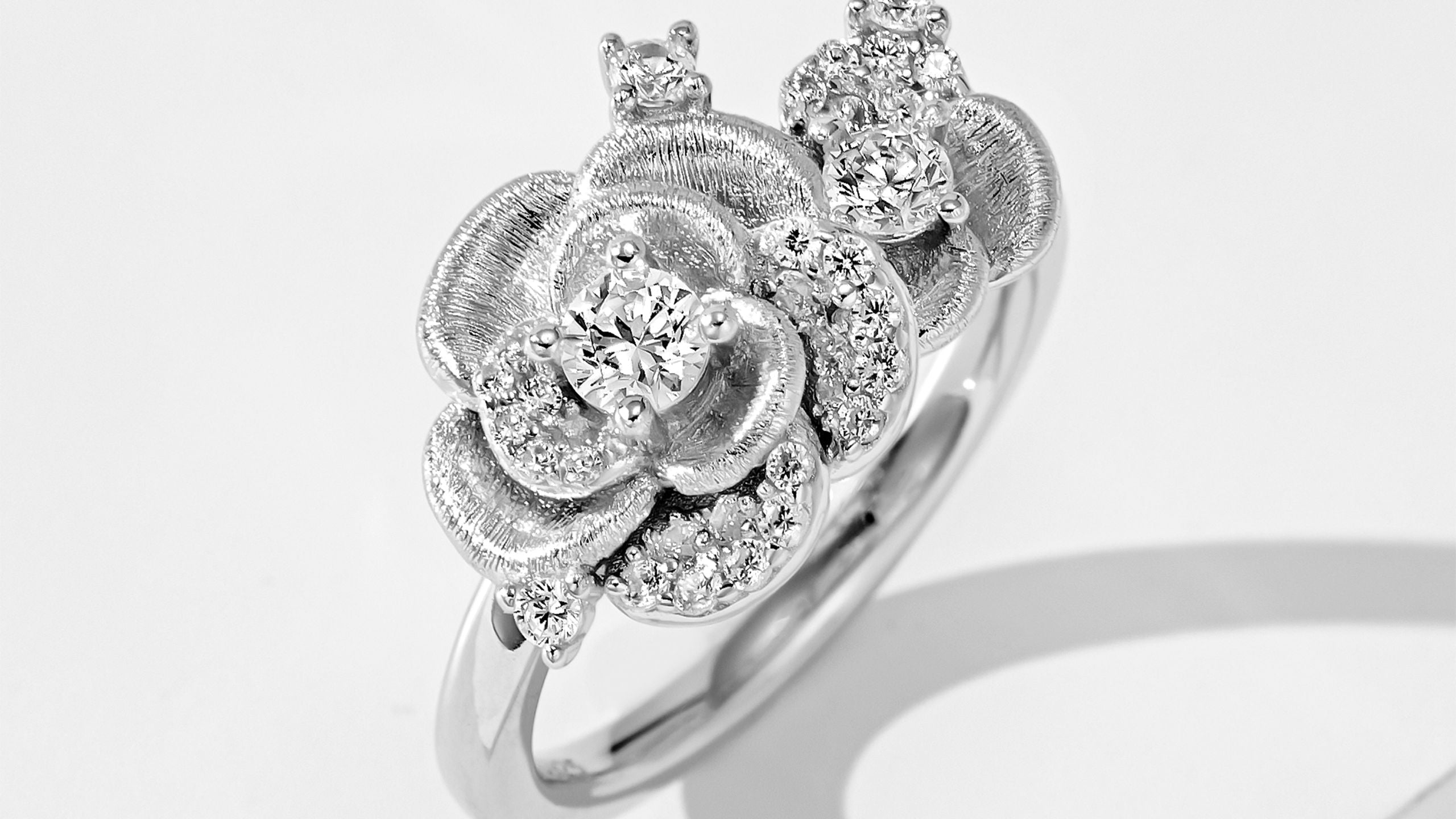 Jewelry's New Trend: How Instagram Aesthetics Are Transforming the Jewelry World?