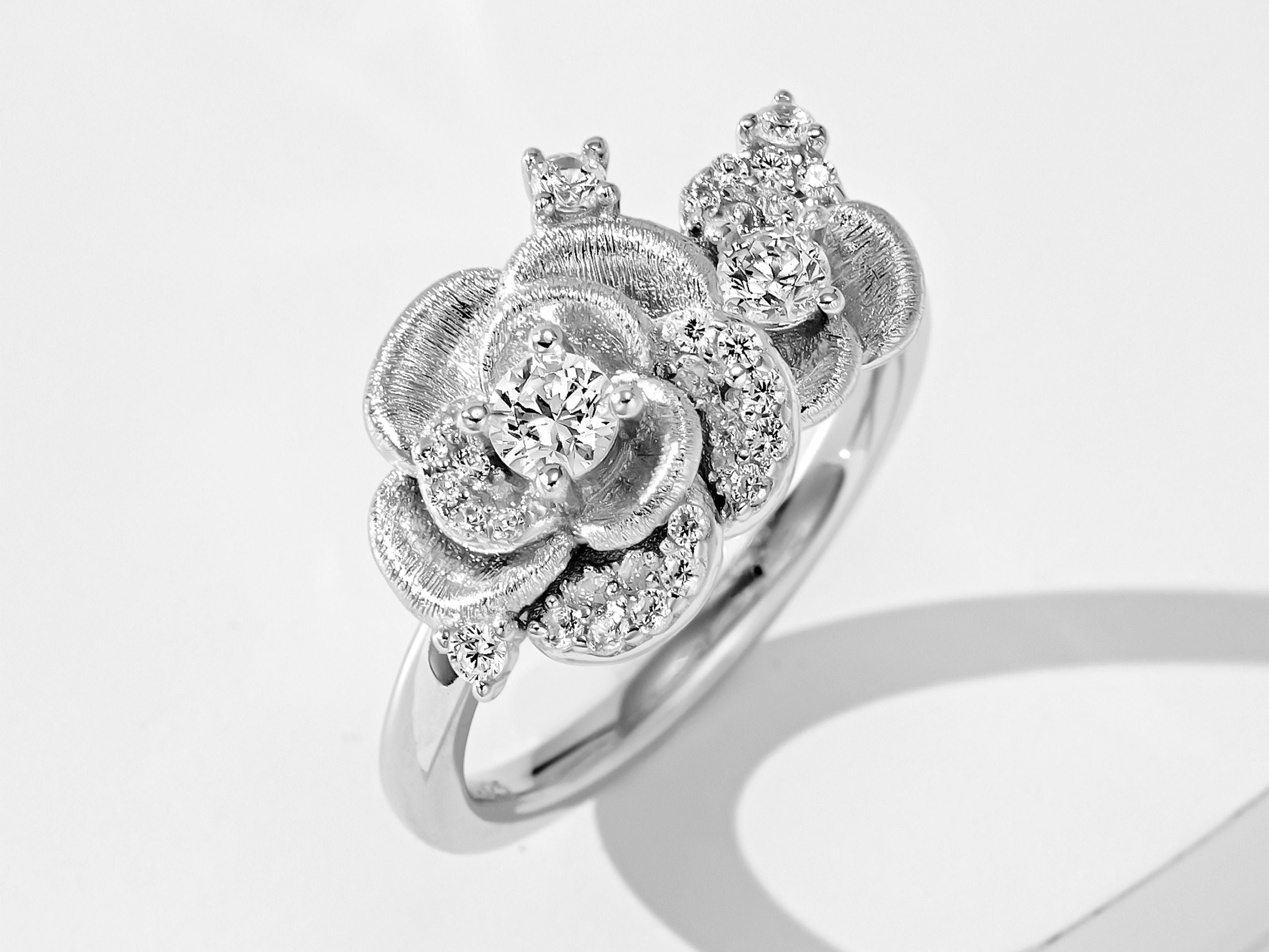 Jewelry's New Trend: How Instagram Aesthetics Are Transforming the Jewelry World?