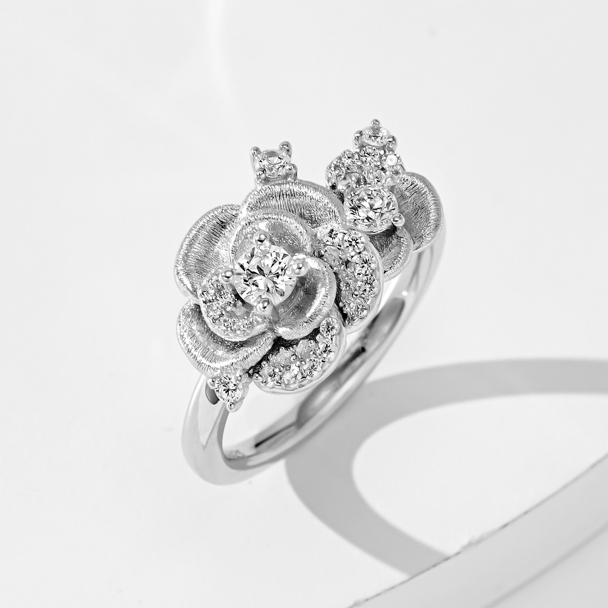 Jewelry's New Trend: How Instagram Aesthetics Are Transforming the Jewelry World?