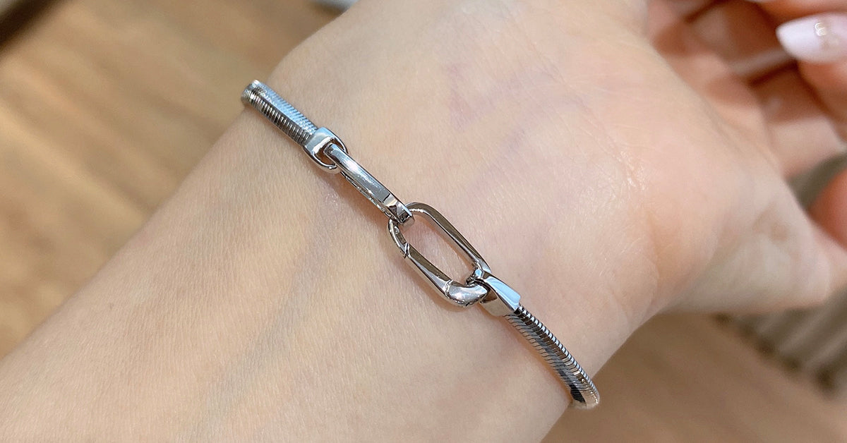 Bracelet Clasps Explained: Comfort, Security and Style