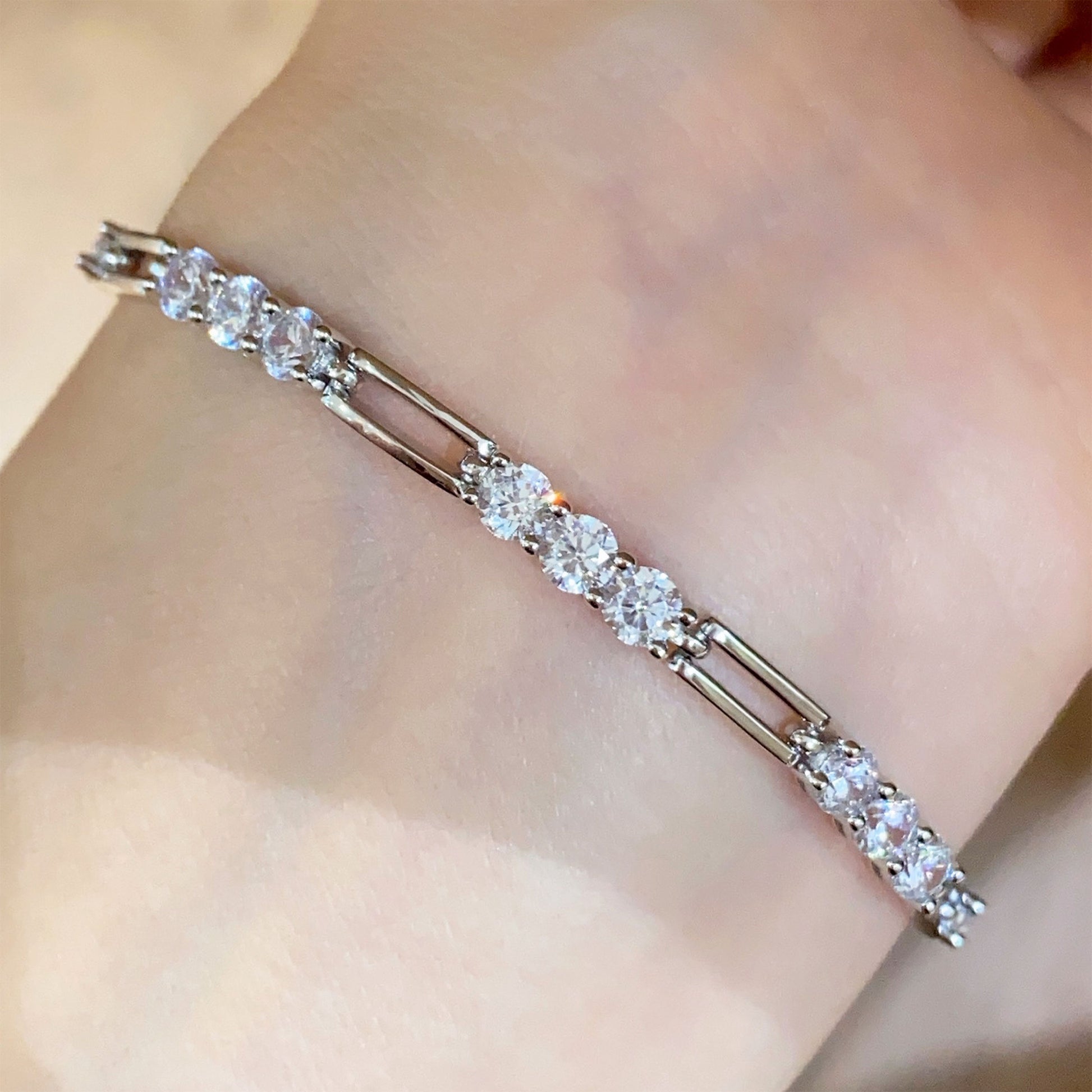 Hollow Three Stone Clasp Bracelet｜Silver Bracelet