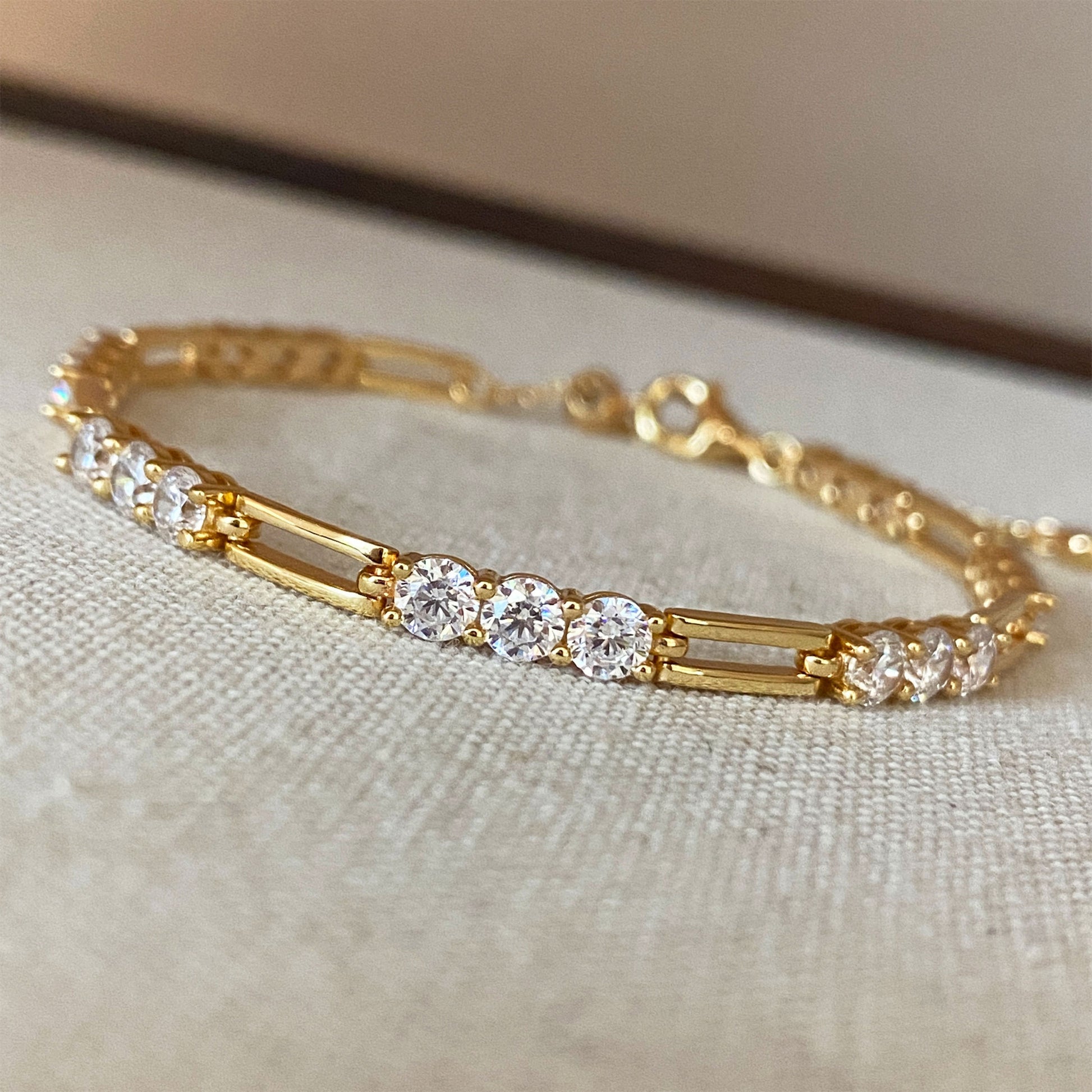 Hollow Three Stone Clasp Bracelet｜Silver Bracelet