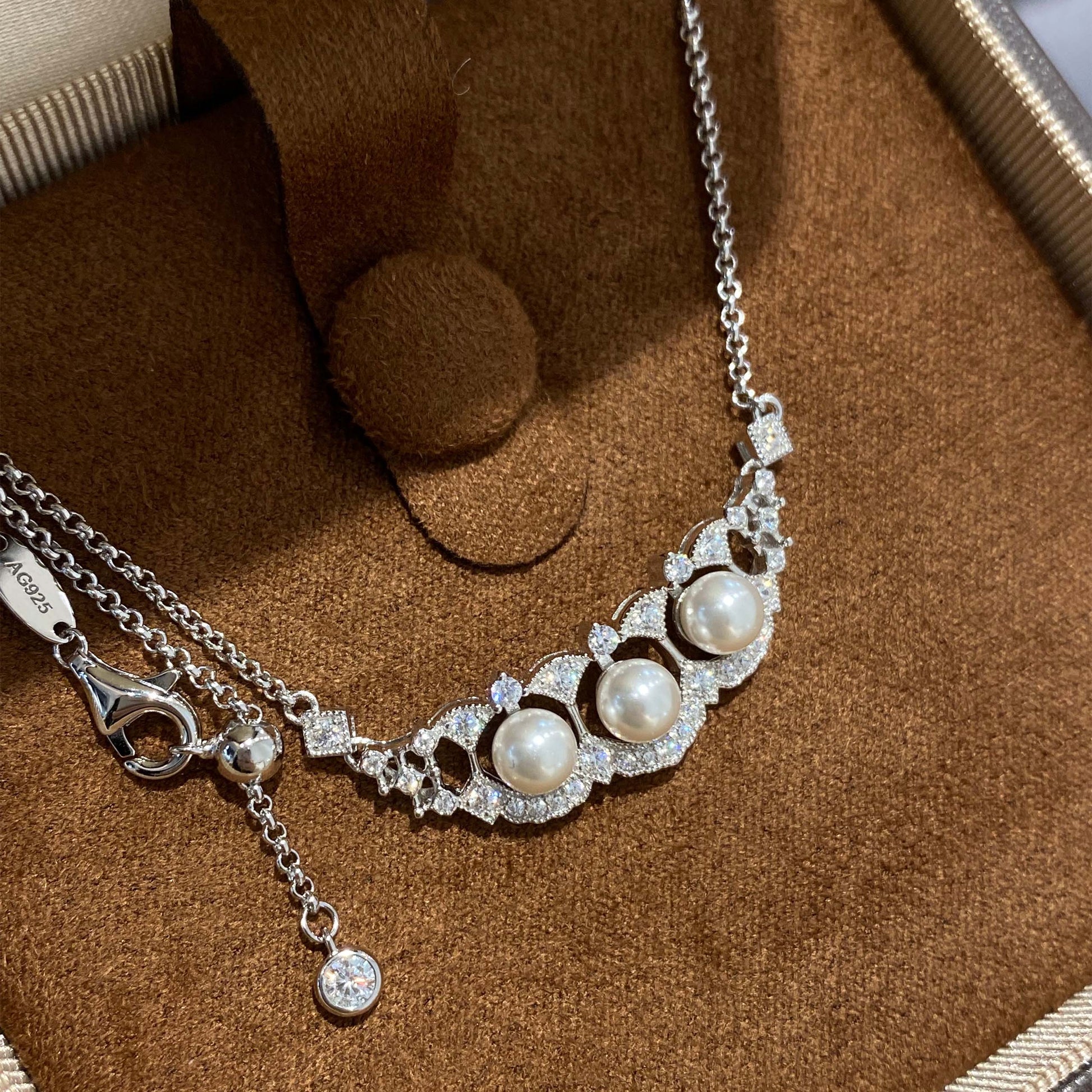 Elegant Lace Pearl Necklace | Silver Necklace
